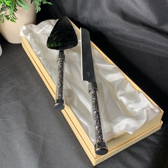 NIB Oleg Cassini cake knife and server with hematite stone filled handles - Picture 2 of 14